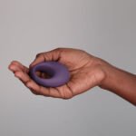 Je Joue Mio Rechargeable Vibrating Silicone Cock Ring Purple - Image 5